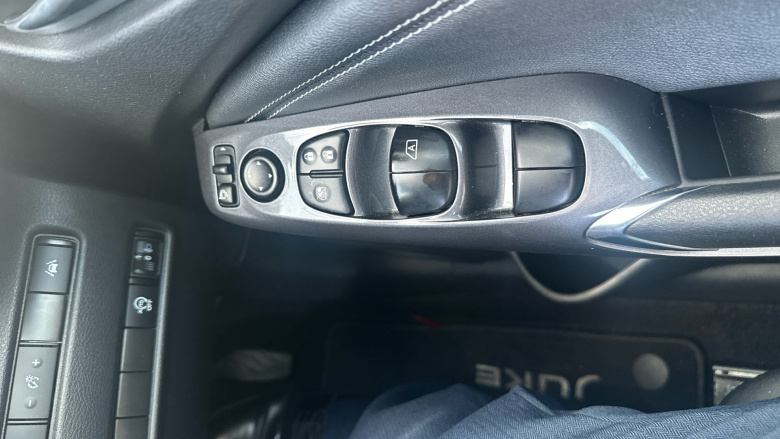 Nissan Juke 1.0 DiG-T 114 N-Connecta 5dr DCT Petrol Hatchback